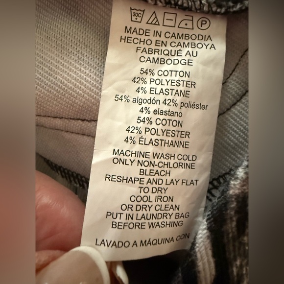 Michael Kors Black and White Patterned Leggings with pockets Stylish and Elegant - Picture 9 of 10